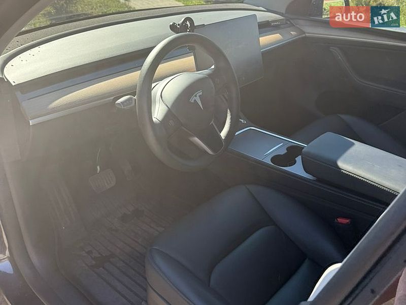 Позашляховик / Кросовер Tesla Model Y 2025 в Івано-Франківську
