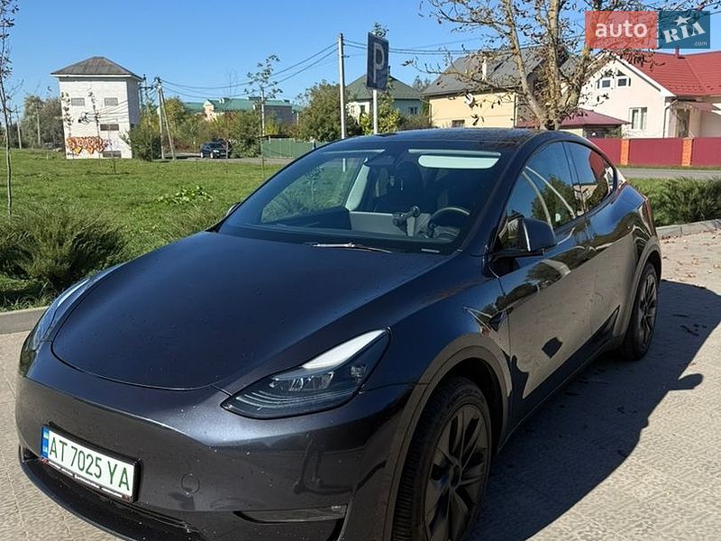 Позашляховик / Кросовер Tesla Model Y 2025 в Івано-Франківську