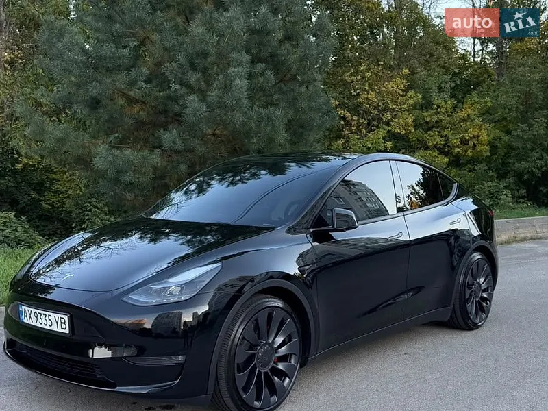 Tesla Model Y 2024