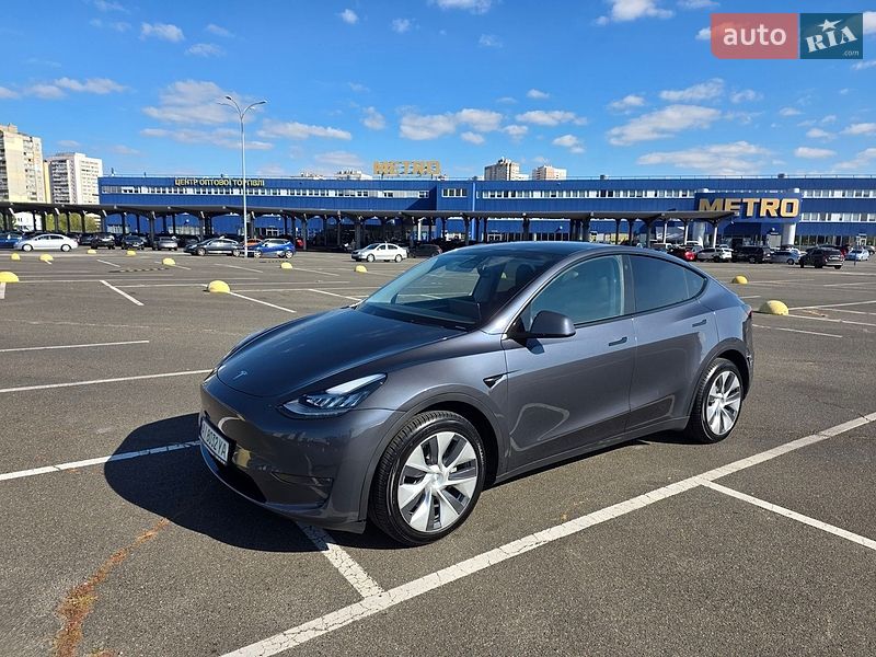 Tesla Model Y, фото з оголошення