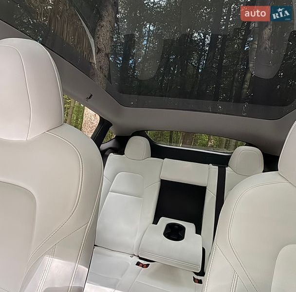 Внедорожник / Кроссовер Tesla Model Y 2022 в Луцке