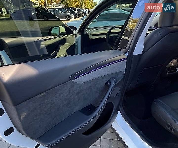 Внедорожник / Кроссовер Tesla Model Y 2025 в Днепре