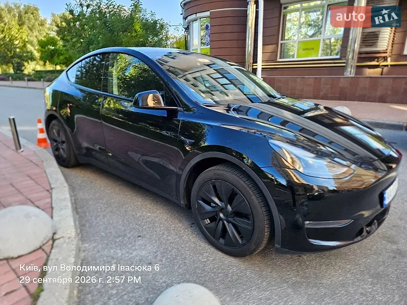 Tesla Model Y 2024