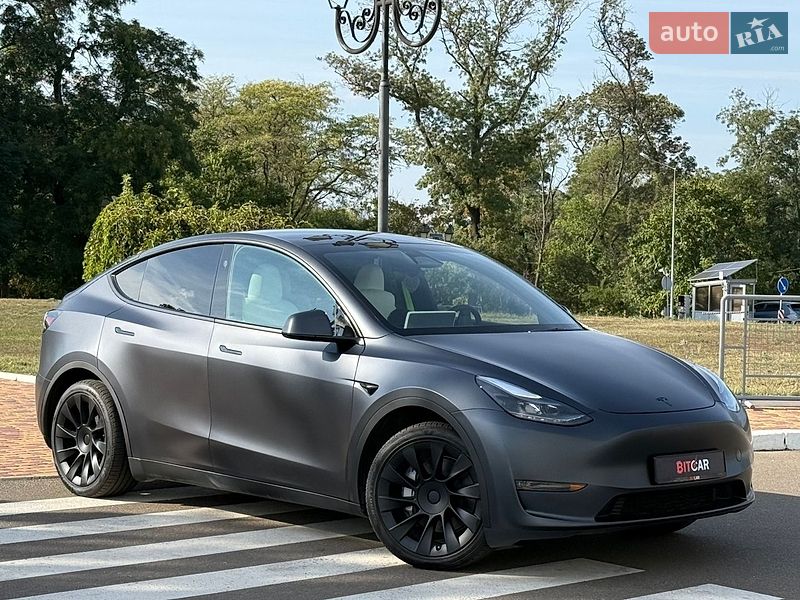 Tesla Model Y 2024