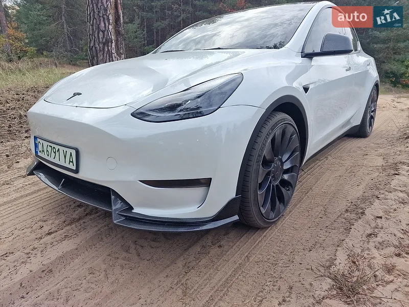 Tesla Model Y 2024