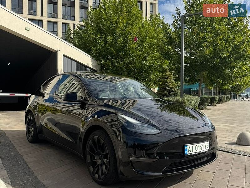 Tesla Model Y 2024
