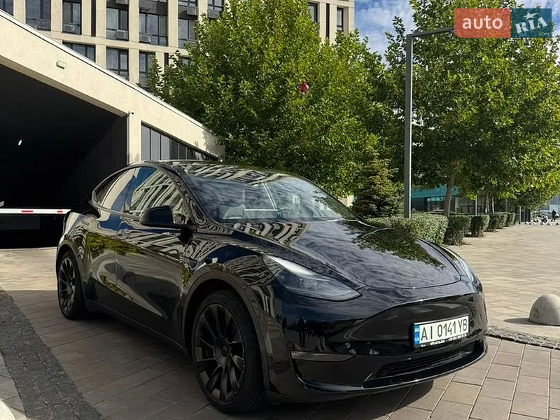 Tesla Model Y 2024
