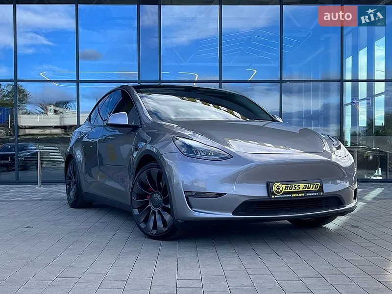 Tesla Model Y 2024