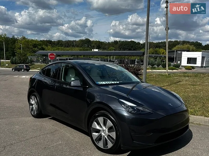Tesla Model Y 2024