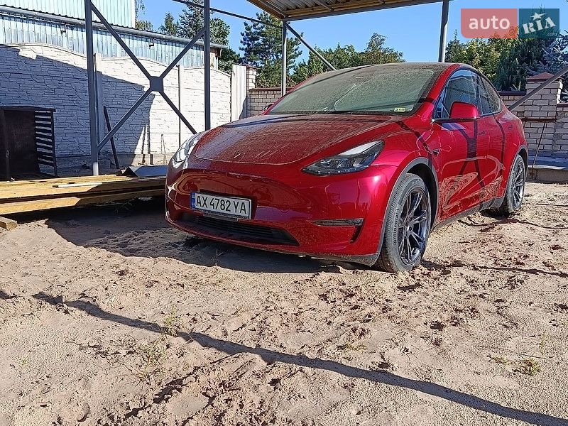 Tesla Model Y 2024