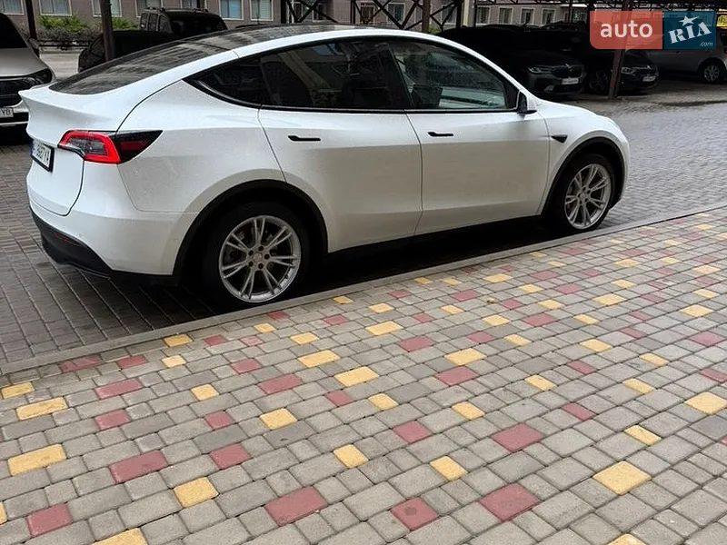 Tesla Model Y 2021