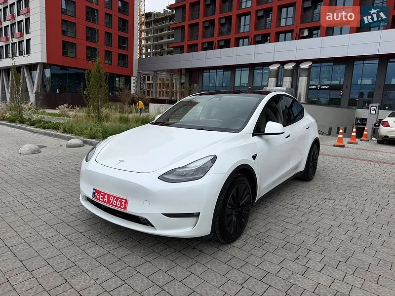 Tesla Model Y 2023