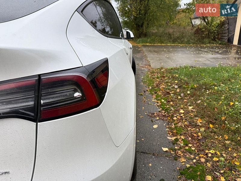 Позашляховик / Кросовер Tesla Model Y 2023 в Києві фото 4 Позашляховик / Кросовер Tesla Model Y 2023 в Києві