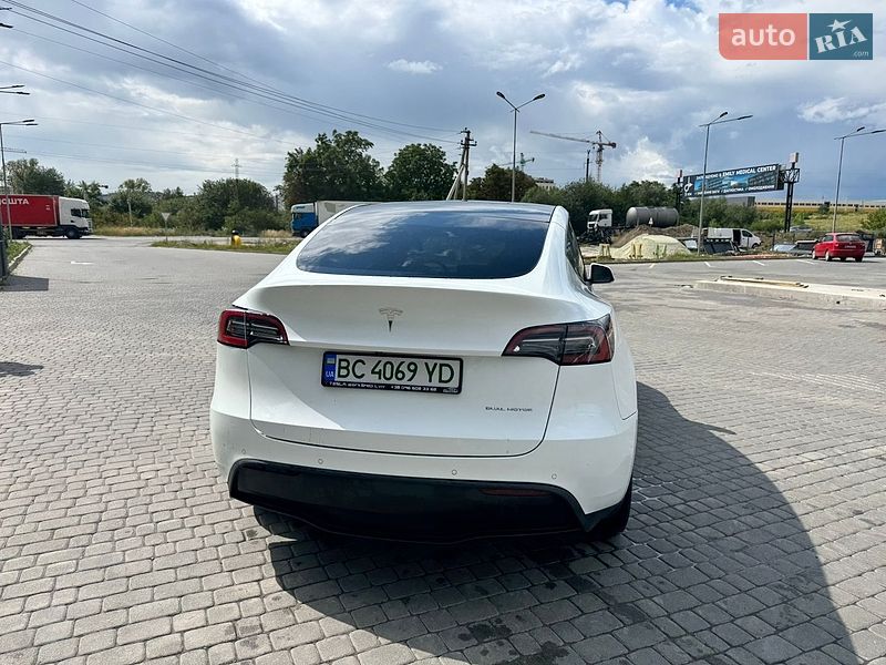 Позашляховик / Кросовер Tesla Model Y 2021 в Львові