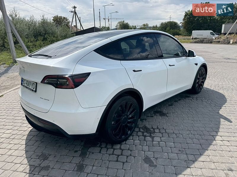 Позашляховик / Кросовер Tesla Model Y 2021 в Львові