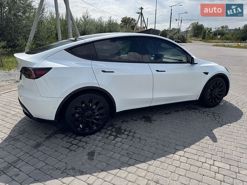 Позашляховик / Кросовер Tesla Model Y 2021 в Львові