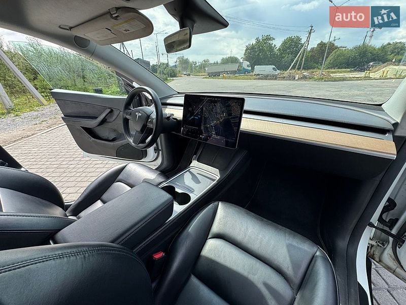 Позашляховик / Кросовер Tesla Model Y 2021 в Львові