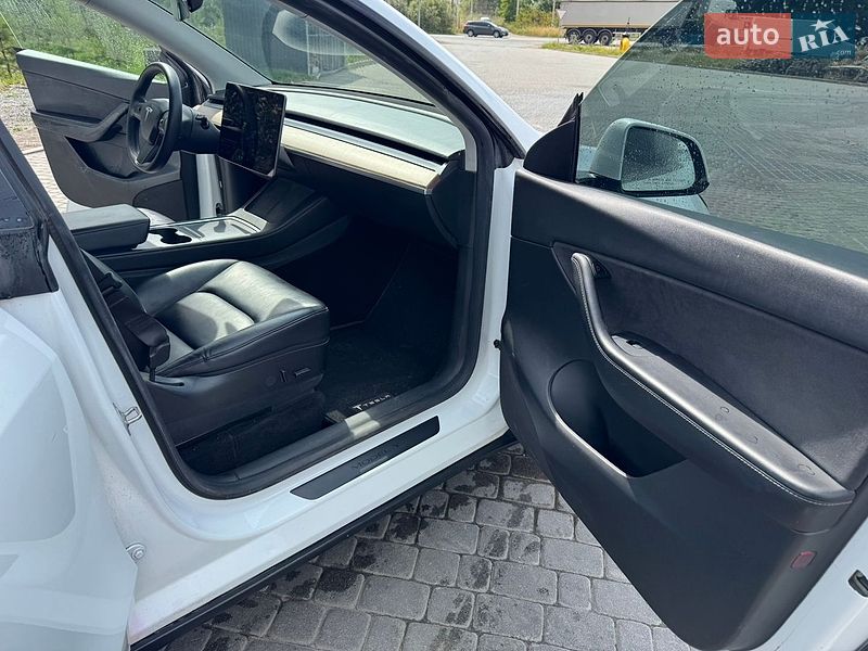 Позашляховик / Кросовер Tesla Model Y 2021 в Львові