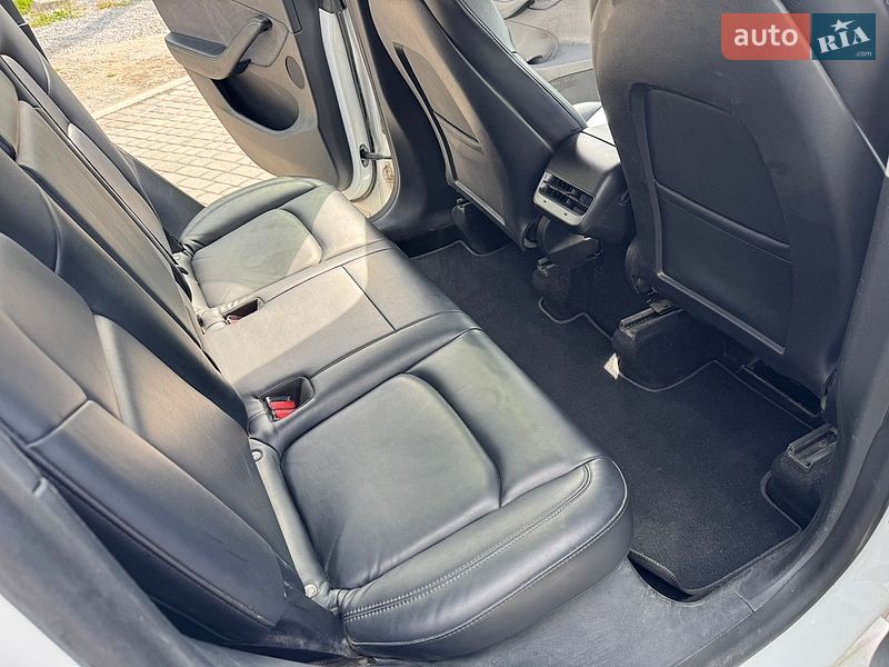 Позашляховик / Кросовер Tesla Model Y 2021 в Львові