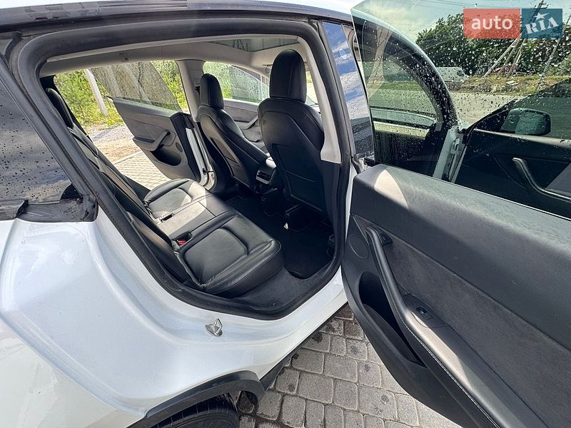 Позашляховик / Кросовер Tesla Model Y 2021 в Львові