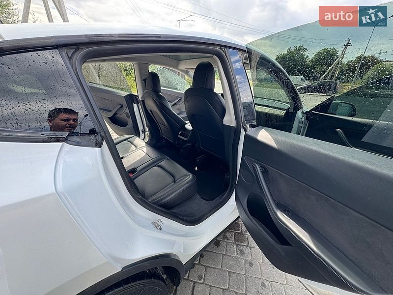 Позашляховик / Кросовер Tesla Model Y 2021 в Львові