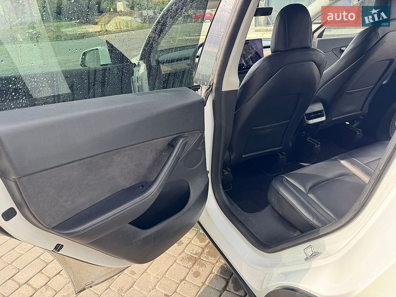 Позашляховик / Кросовер Tesla Model Y 2021 в Львові