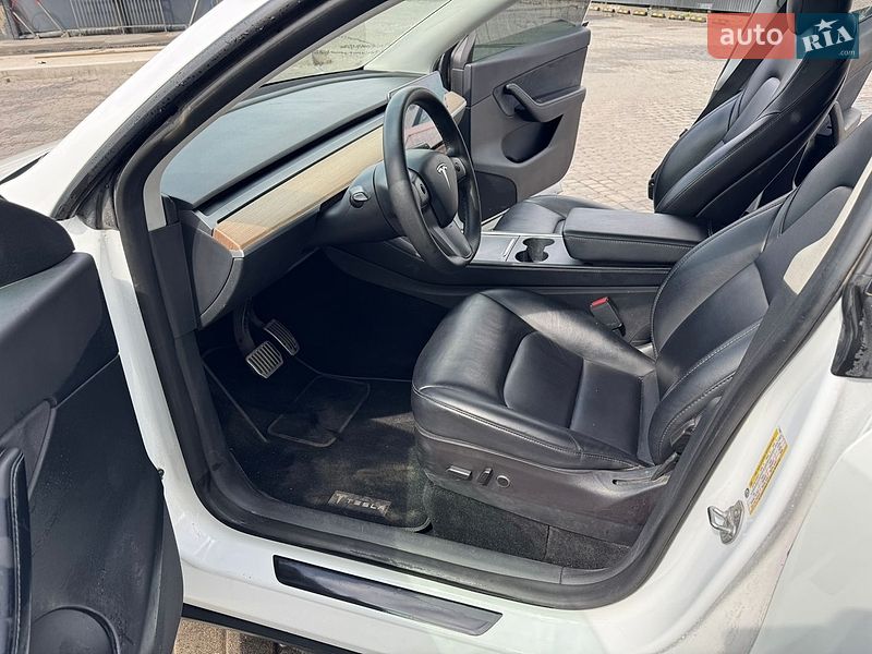 Позашляховик / Кросовер Tesla Model Y 2021 в Львові