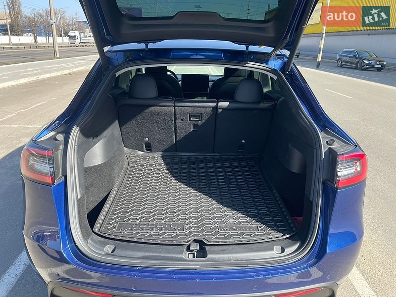 Внедорожник / Кроссовер Tesla Model Y 2021 в Киеве