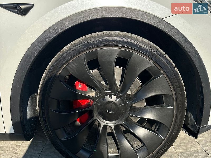 Внедорожник / Кроссовер Tesla Model Y 2023 в Львове