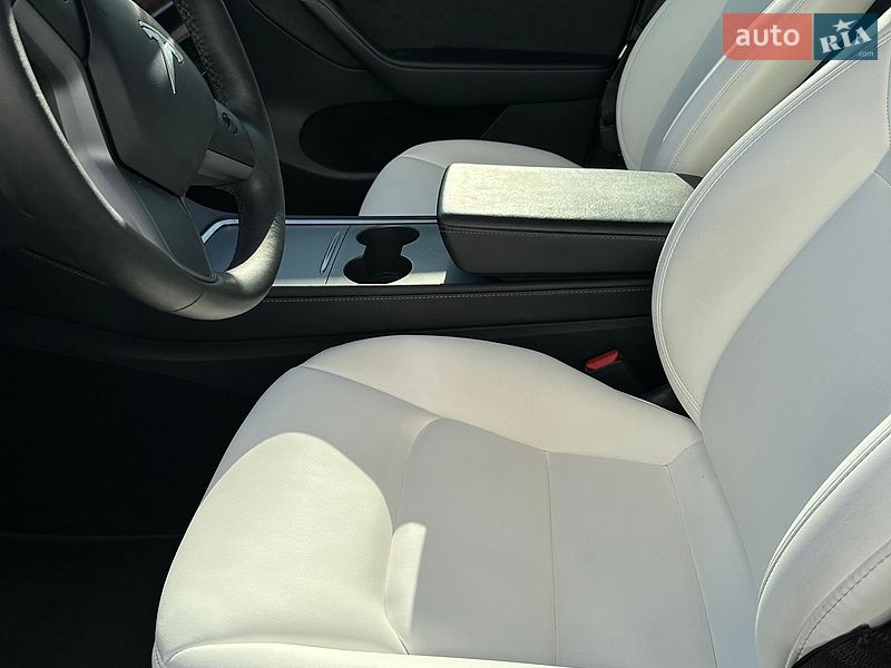 Внедорожник / Кроссовер Tesla Model Y 2023 в Львове
