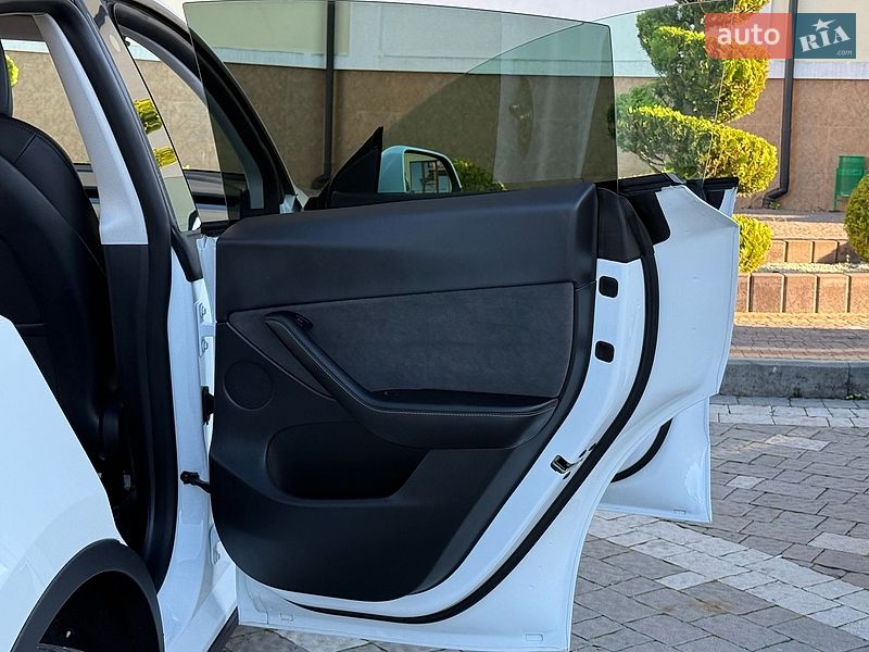 Внедорожник / Кроссовер Tesla Model Y 2021 в Дрогобыче