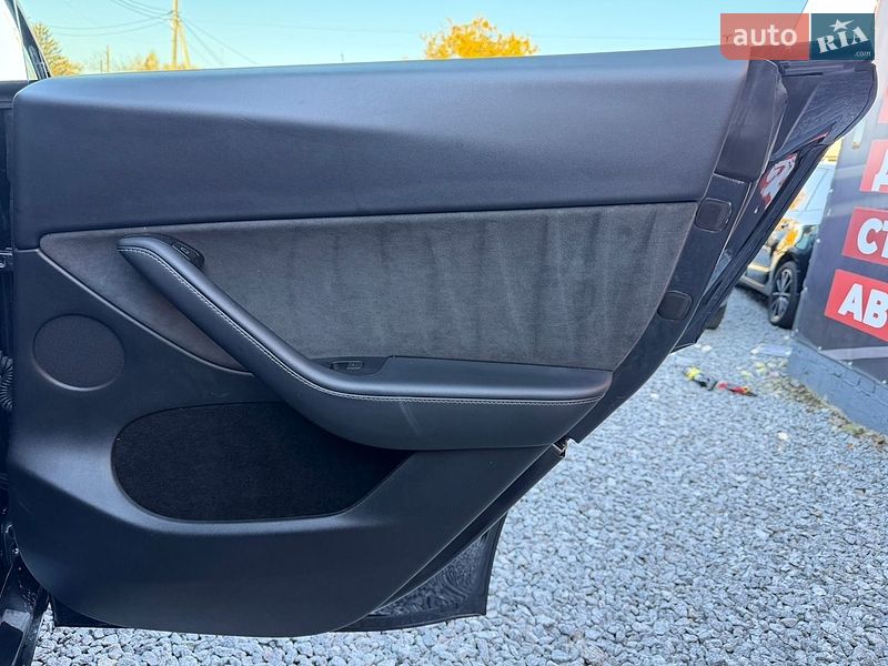 Позашляховик / Кросовер Tesla Model Y 2024 в Стрию