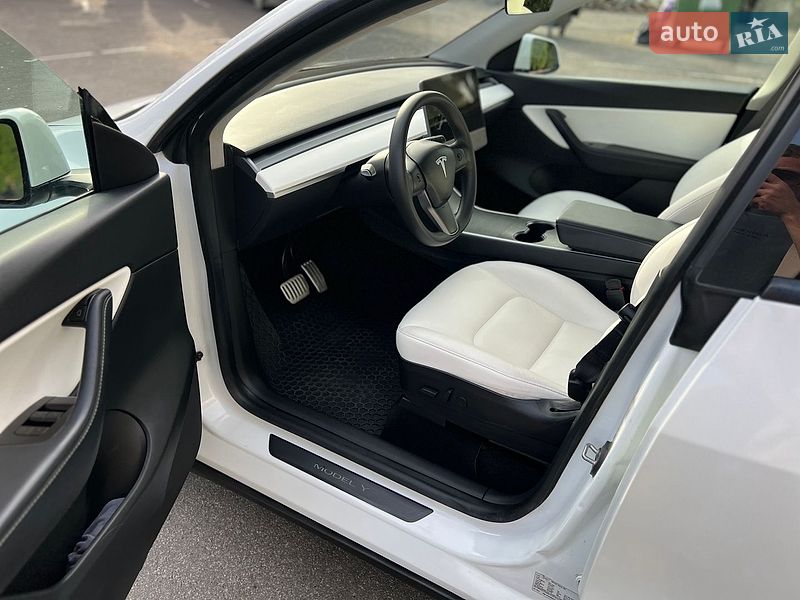 Внедорожник / Кроссовер Tesla Model Y 2020 в Тернополе