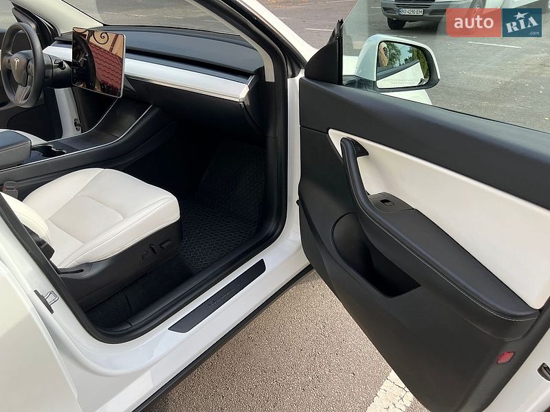 Внедорожник / Кроссовер Tesla Model Y 2020 в Тернополе