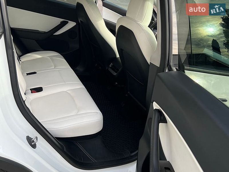 Внедорожник / Кроссовер Tesla Model Y 2020 в Тернополе