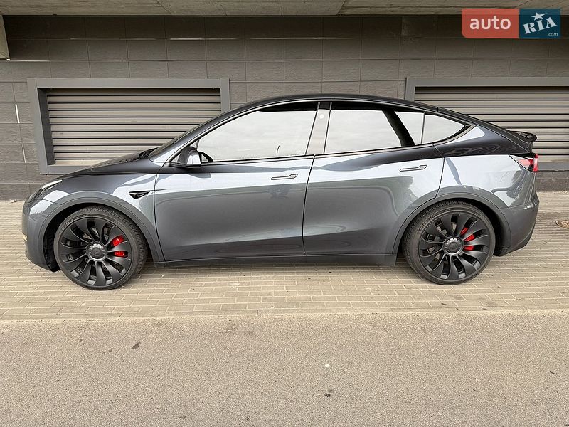 Внедорожник / Кроссовер Tesla Model Y 2023 в Киеве