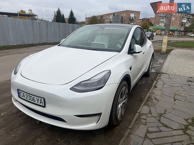 Позашляховик / Кросовер Tesla Model Y 2023 в Звенигородці