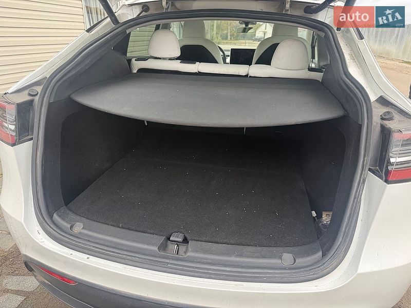 Позашляховик / Кросовер Tesla Model Y 2023 в Звенигородці