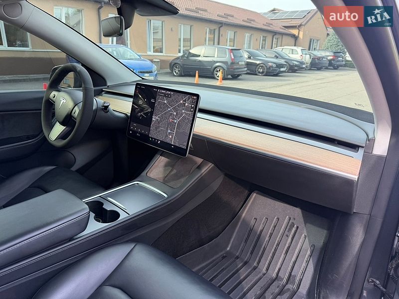 Позашляховик / Кросовер Tesla Model Y 2021 в Дніпрі