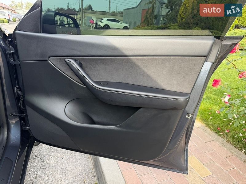 Позашляховик / Кросовер Tesla Model Y 2021 в Дніпрі