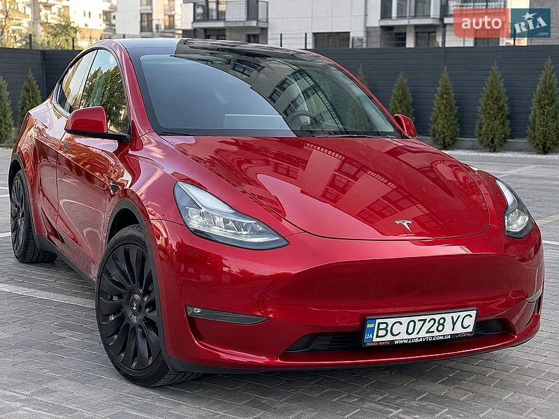 Позашляховик / Кросовер Tesla Model Y 2024 в Івано-Франківську