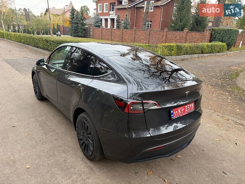 Позашляховик / Кросовер Tesla Model Y 2024 в Києві