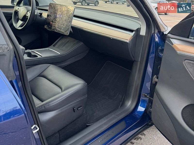 Позашляховик / Кросовер Tesla Model Y 2023 в Києві