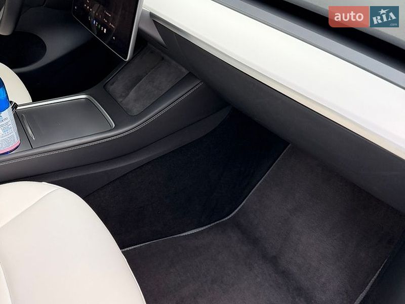 Позашляховик / Кросовер Tesla Model Y 2024 в Полтаві