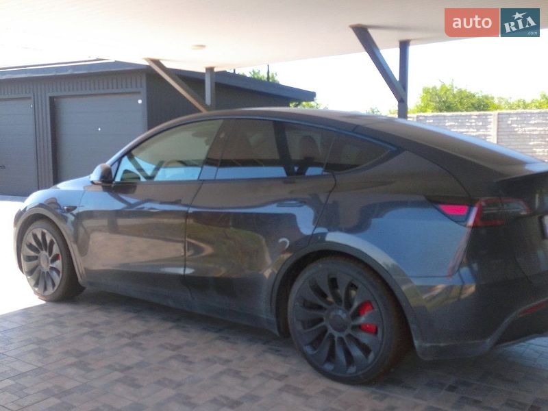 Позашляховик / Кросовер Tesla Model Y 2024 в Дніпрі
