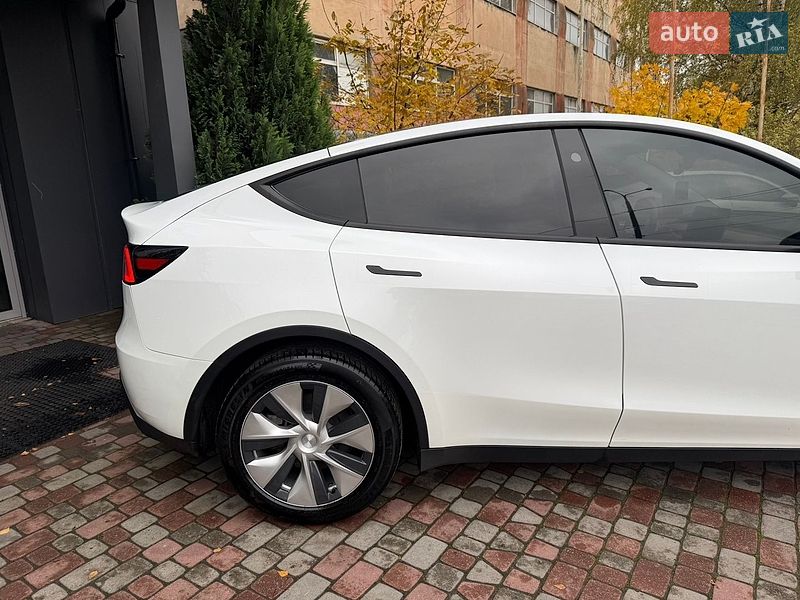 Внедорожник / Кроссовер Tesla Model Y 2023 в Львове