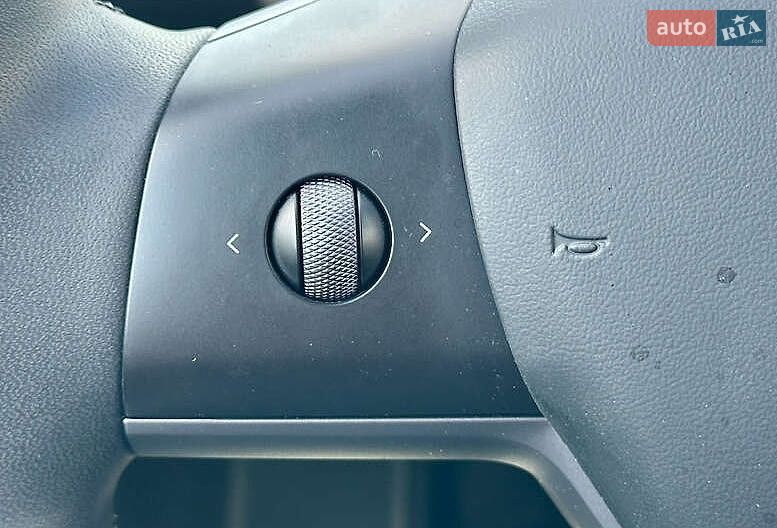 Позашляховик / Кросовер Tesla Model Y 2023 в Києві