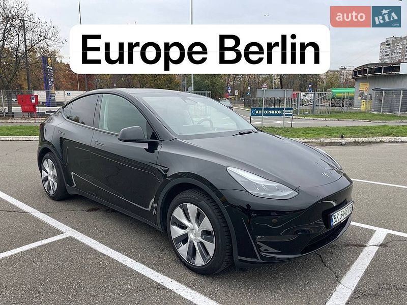 Tesla Model Y 2024
