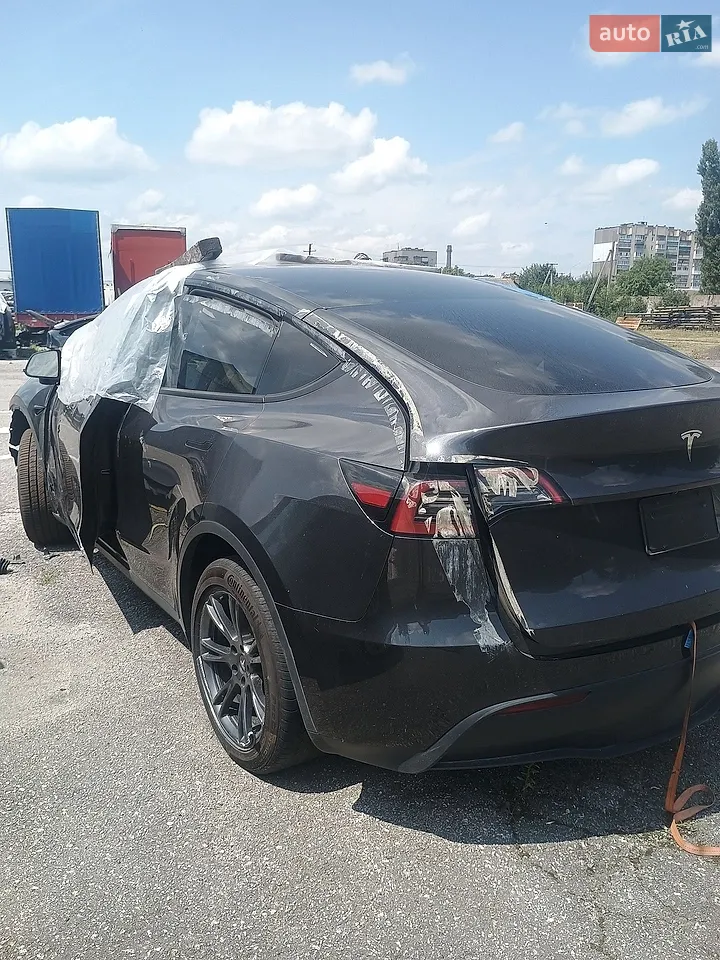 2025 Tesla Model Y - мініатюра 10
