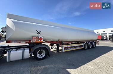 Цистерна полуприцеп Thompson Carmichael PT44/3 2001 в 